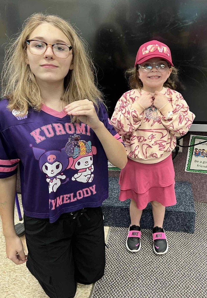 2 kids sharing their dream catchers.