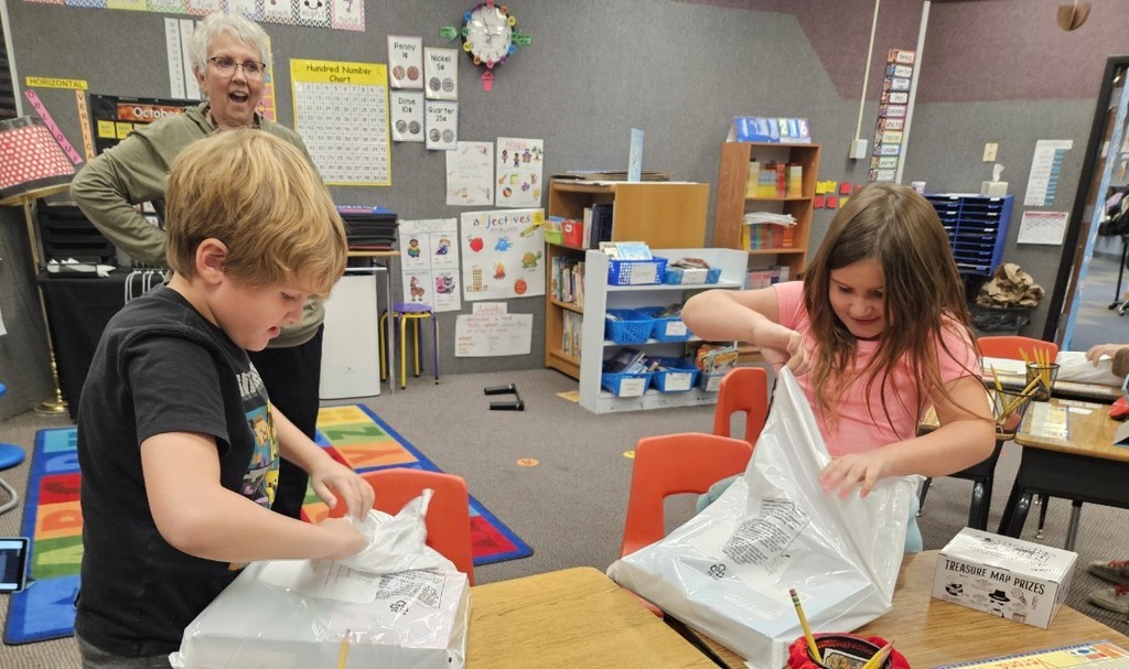 kids opening books