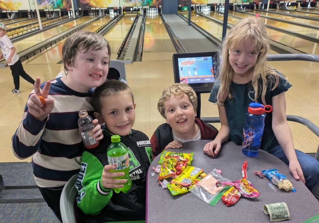3rd graders enjoying treats