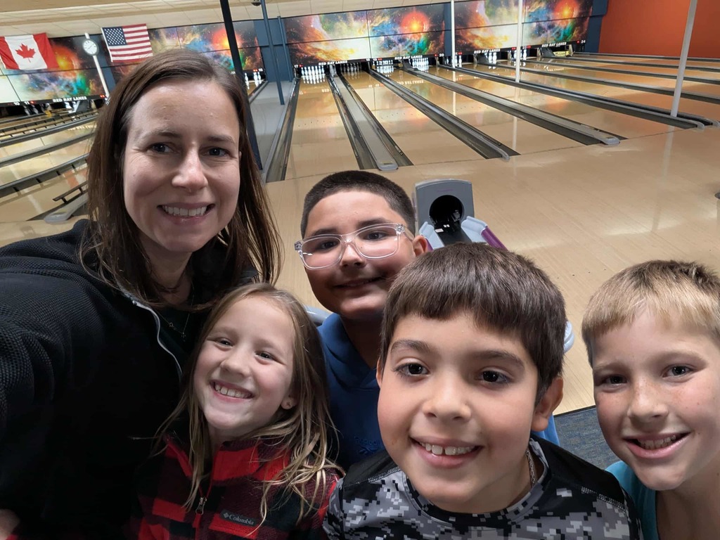 Mrs Thompson and some 3rd graders posing.