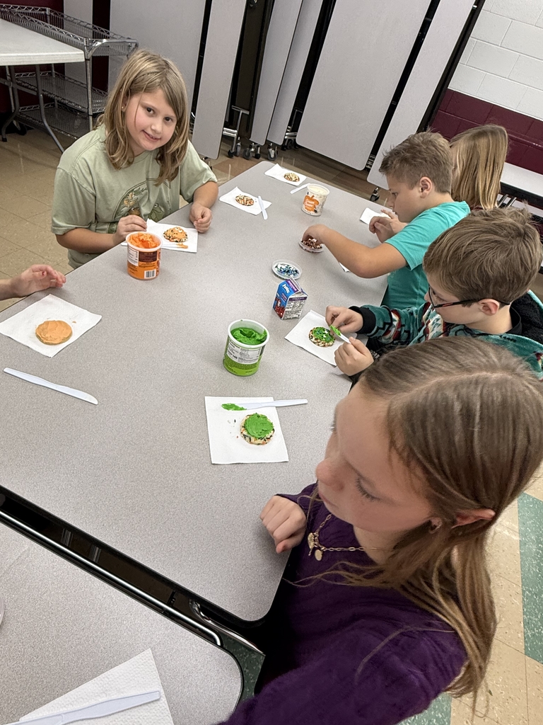 kids decorating cookies