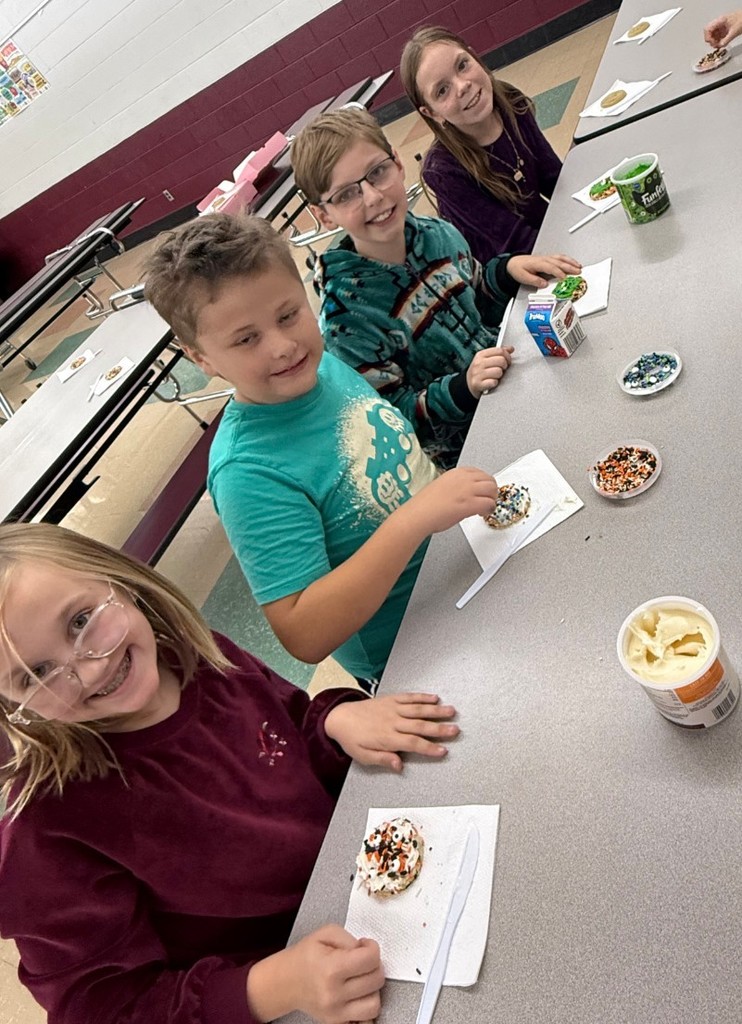 4 kids and their cookies