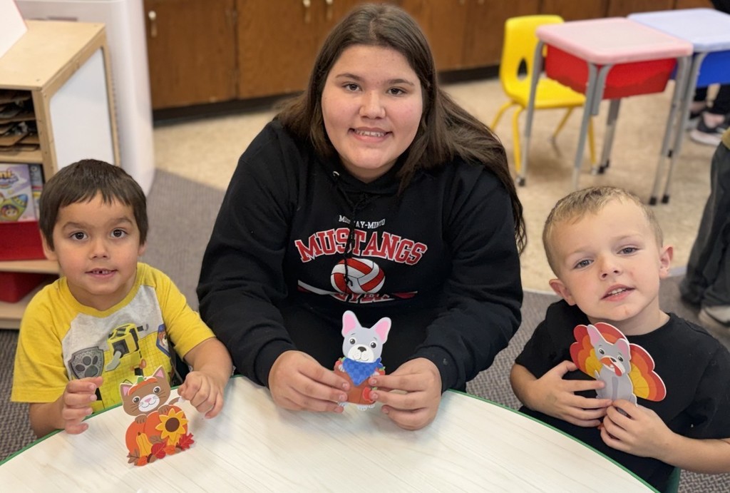 3 kids making animals
