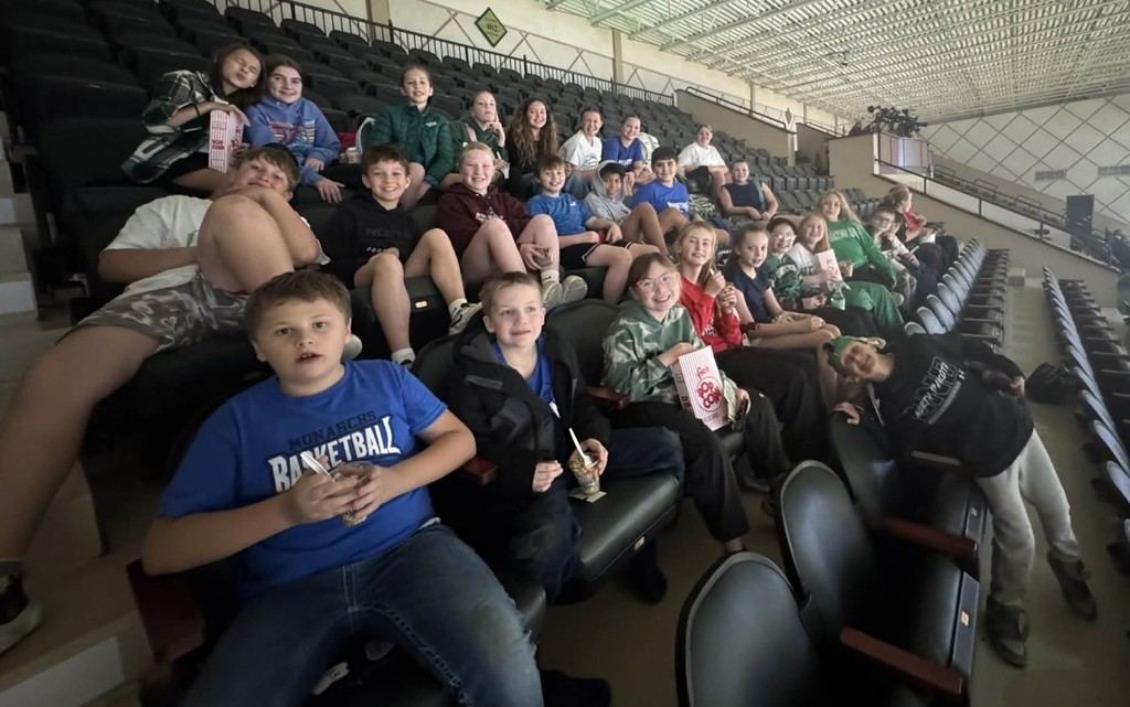 kids watching the game