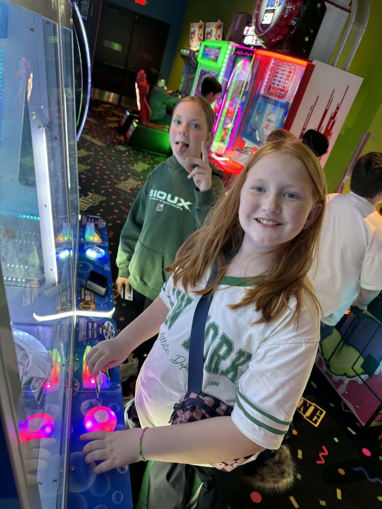 2 girls playing games