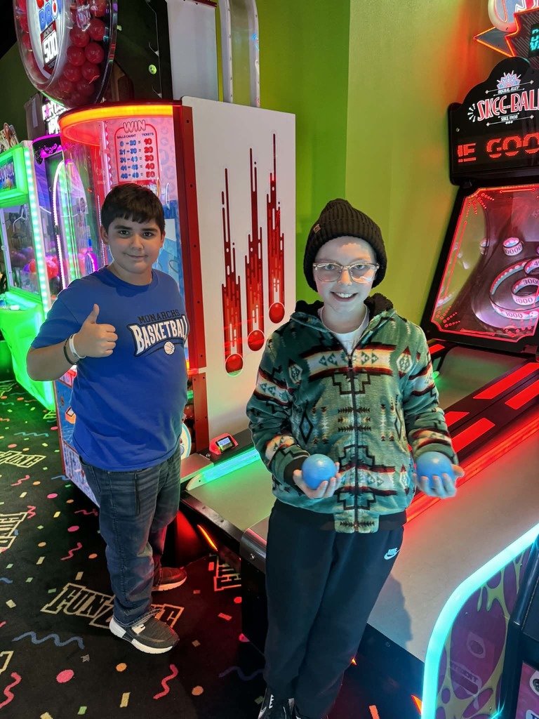 2 kids playing games