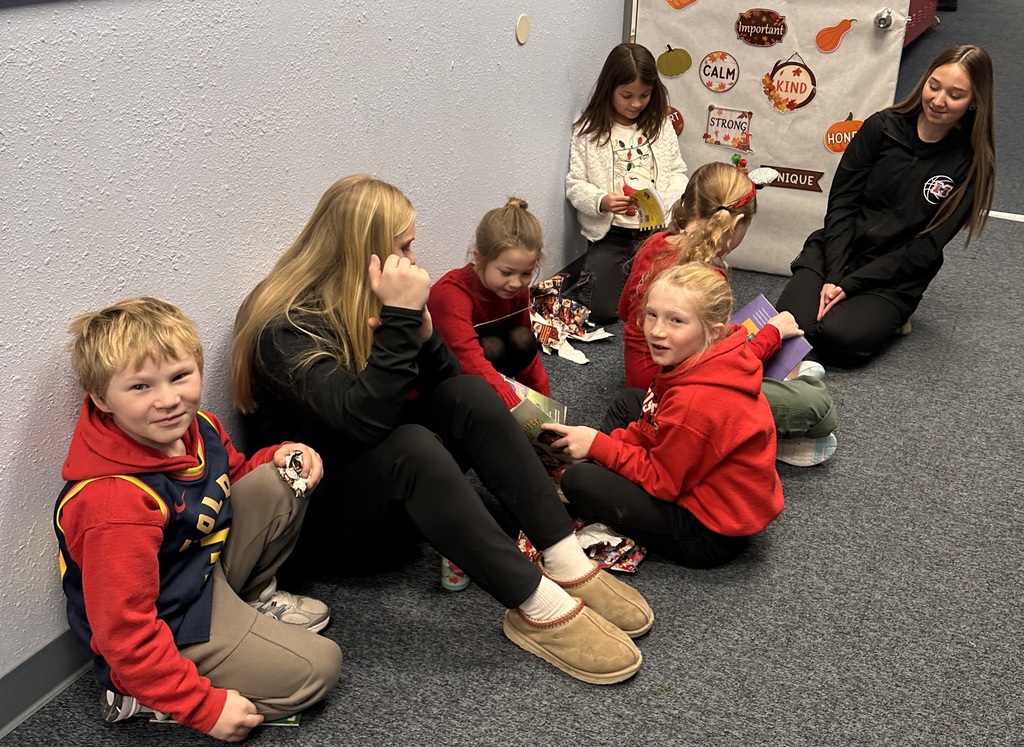 kids opening and reading books