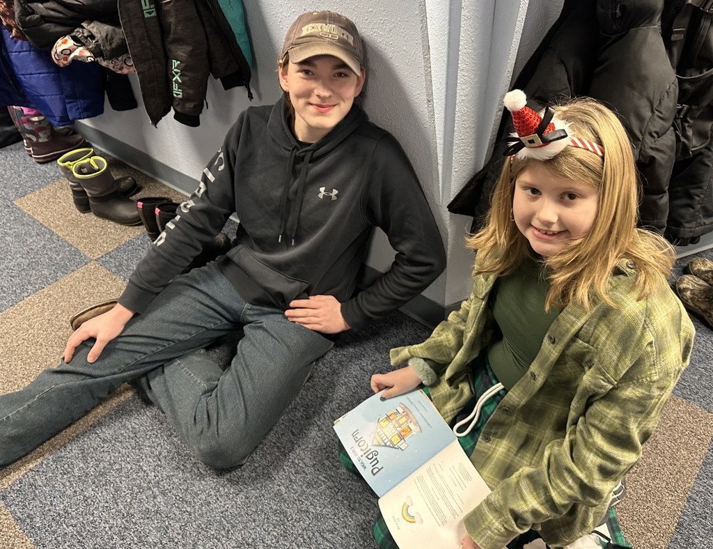 2 kids reading books