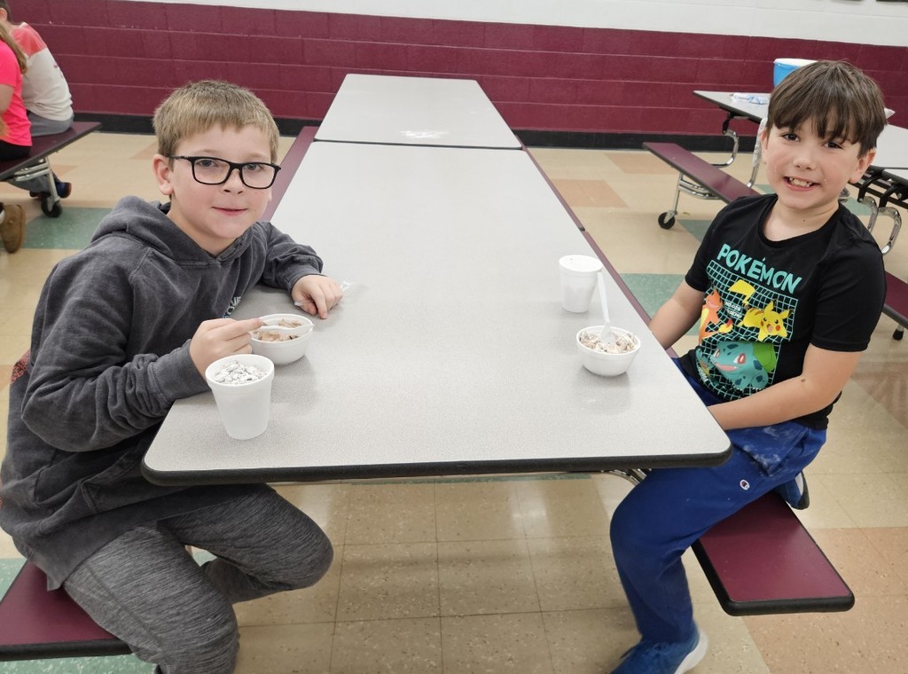 2 boys enjoying treats