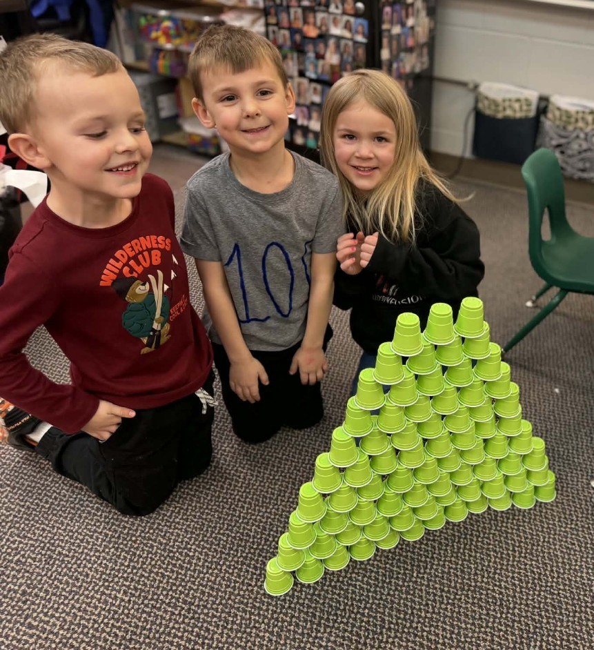 3 kids stacked 100 cups.