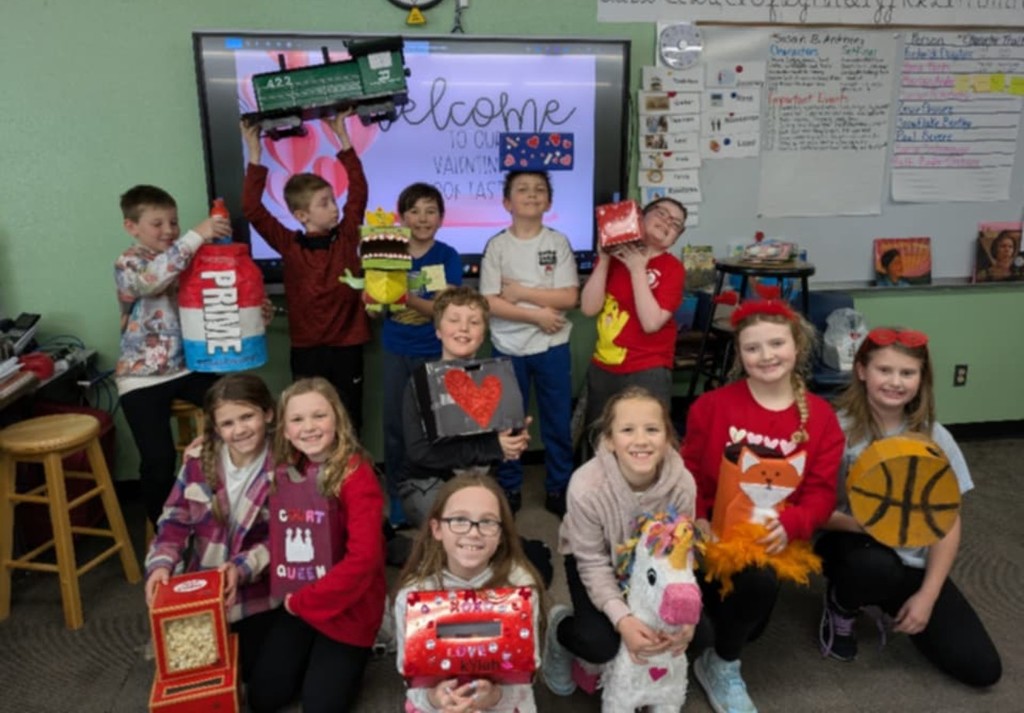 the 3rd graders Valentine’s boxes