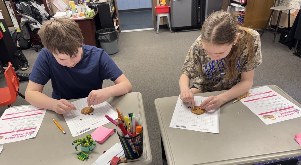 kids mining their cookies.