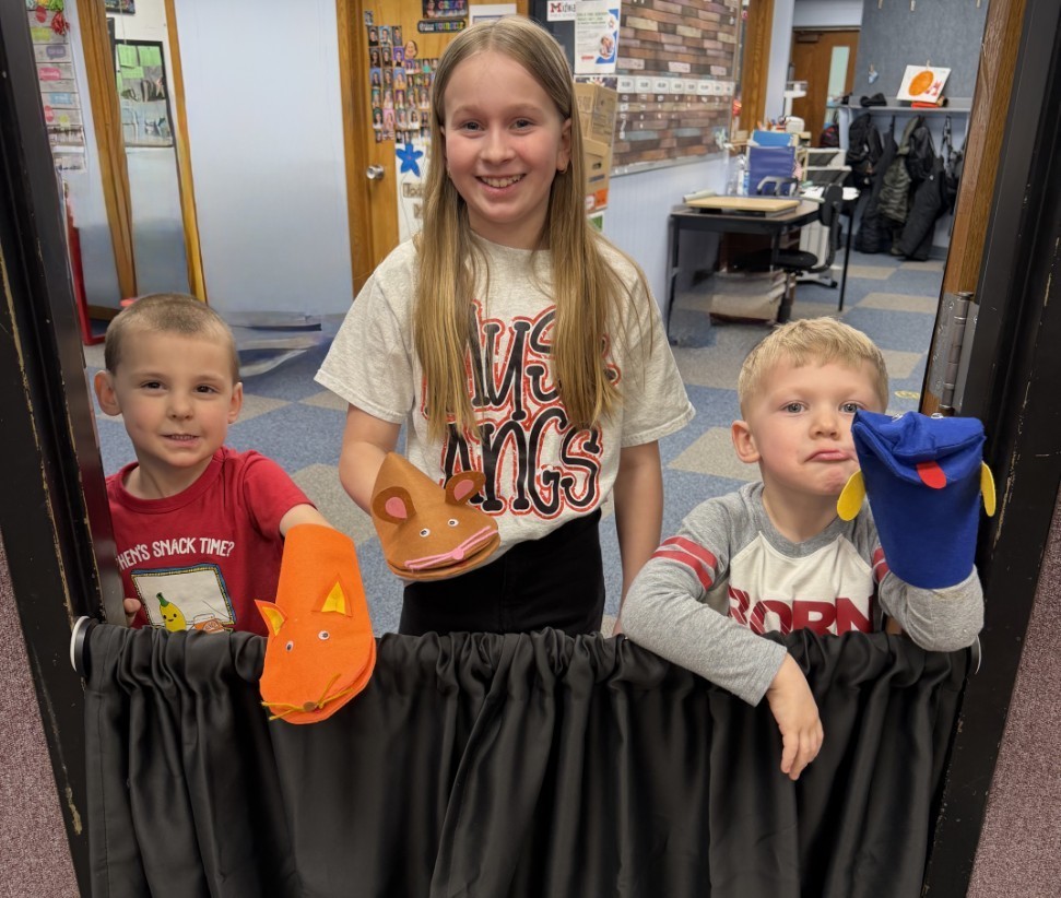 3 kids and their puppets