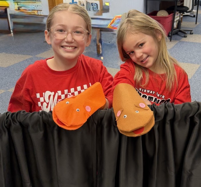 2 kids and their puppets