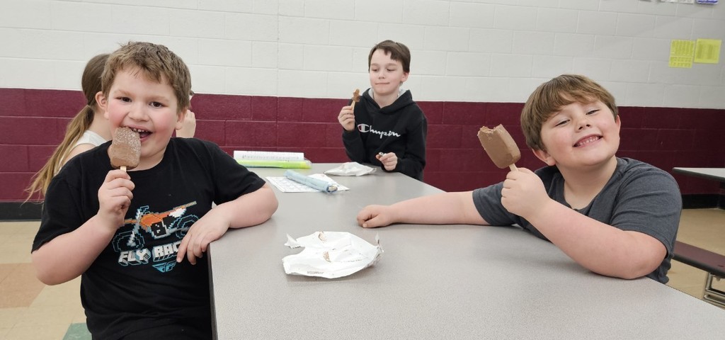 kids enjoying fudge bars