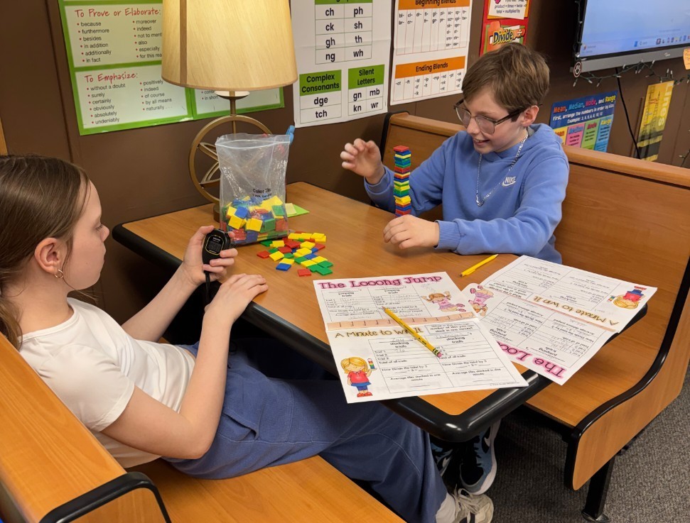 2 kids stacking blocks