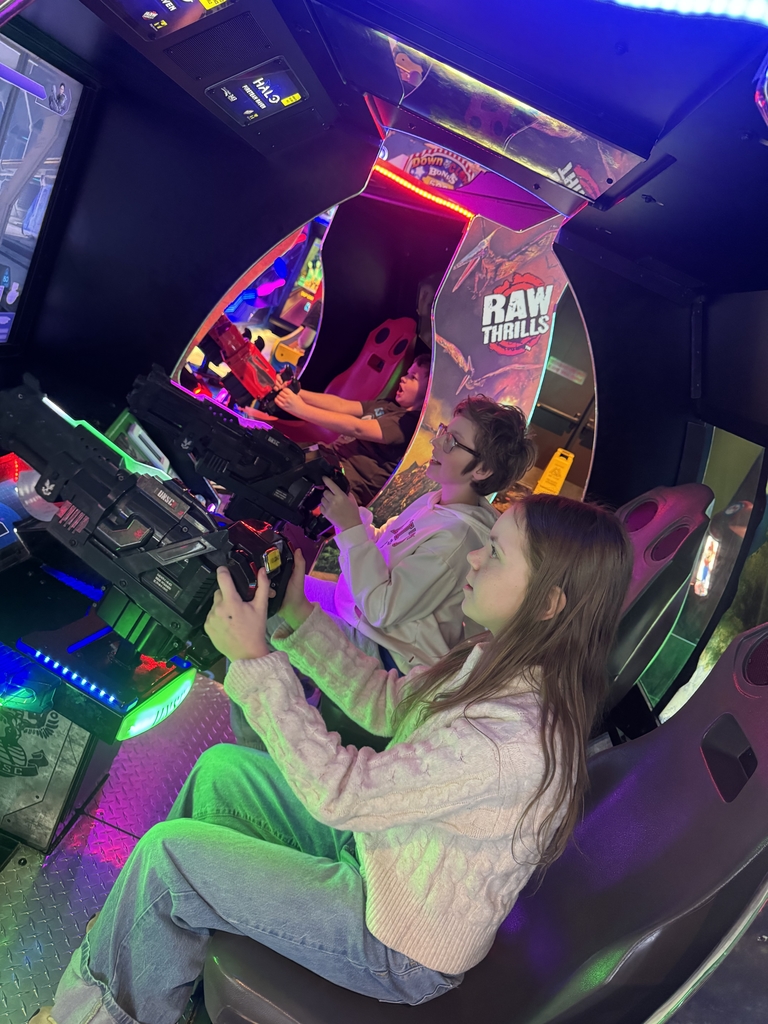 2 kids playing games