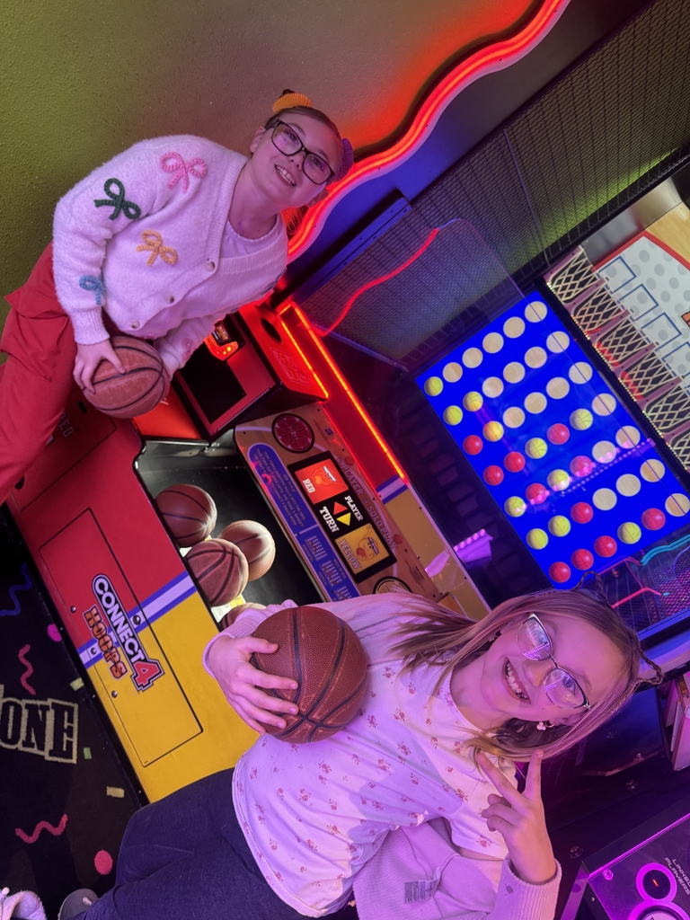 2 kids playing games