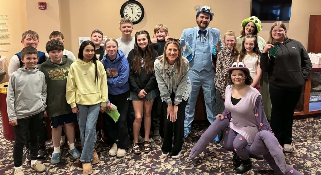 a picture with the actors