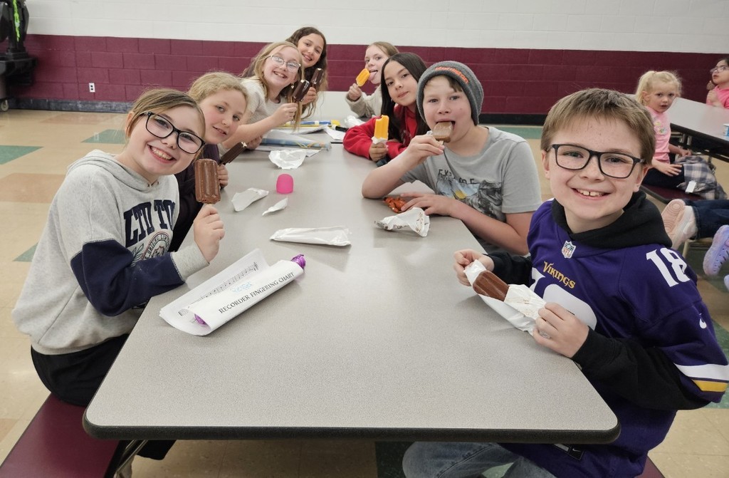 the 4th graders eating ice cream