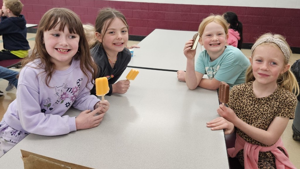 1st graders eating ice cream