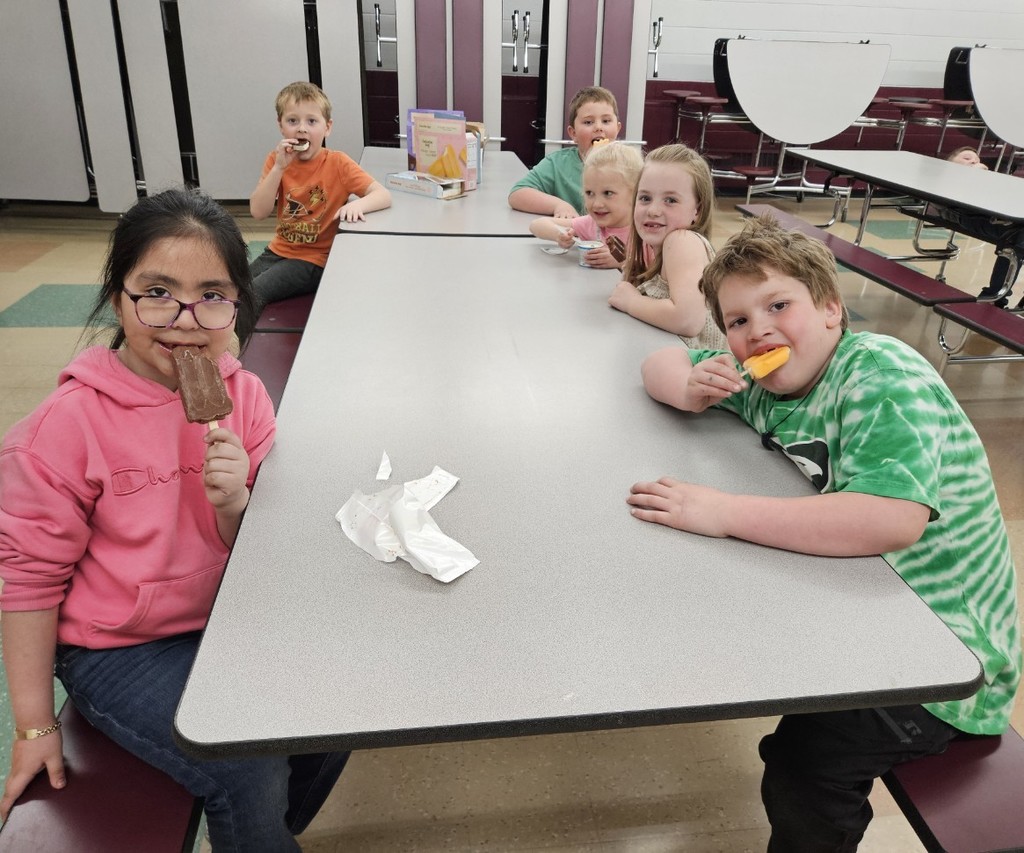 kindergarteners eating ice cream