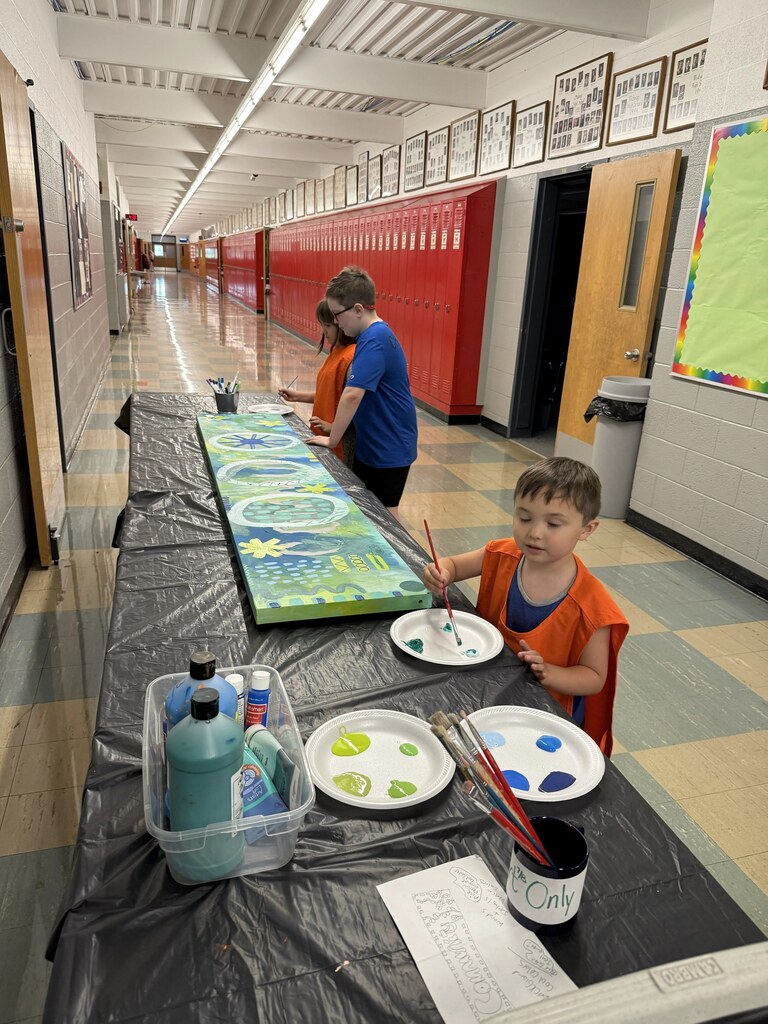 kids painting.