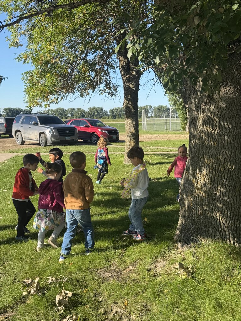 the kids looking for apples