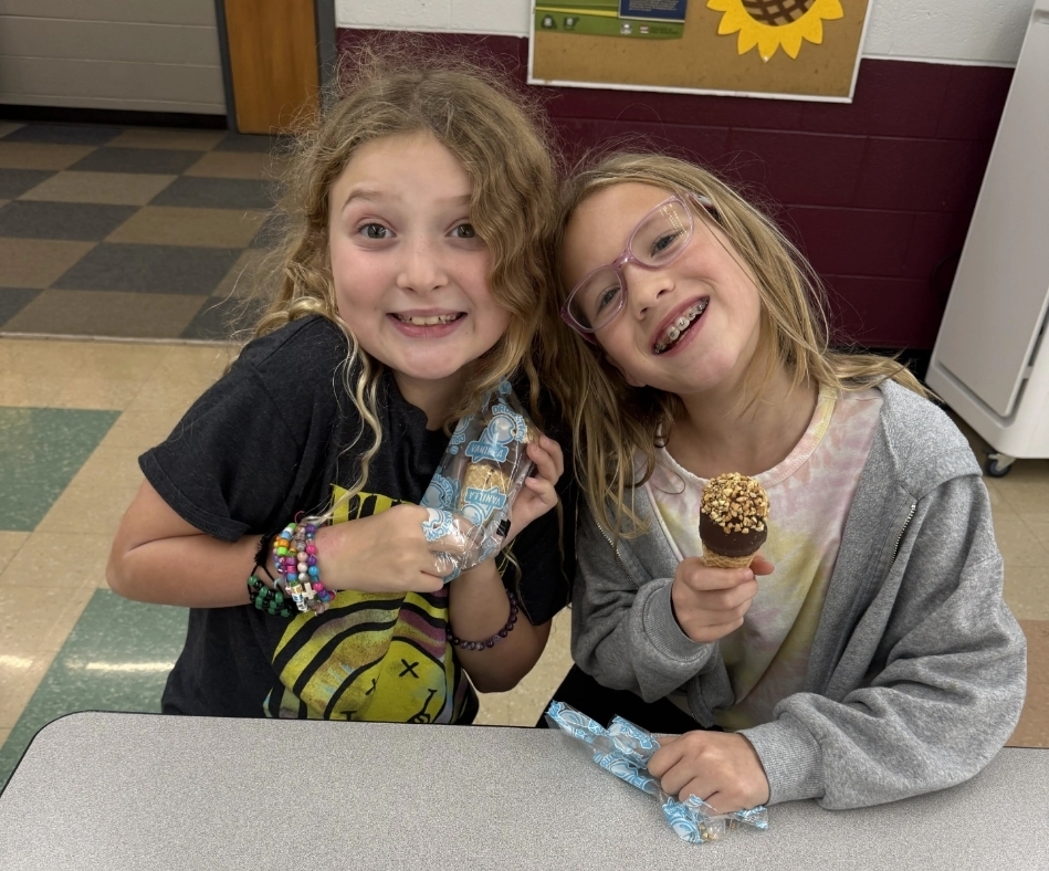 2 girls with ice cream