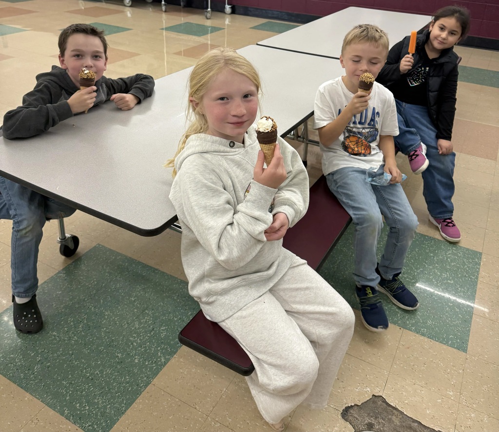 kids eating ice cream