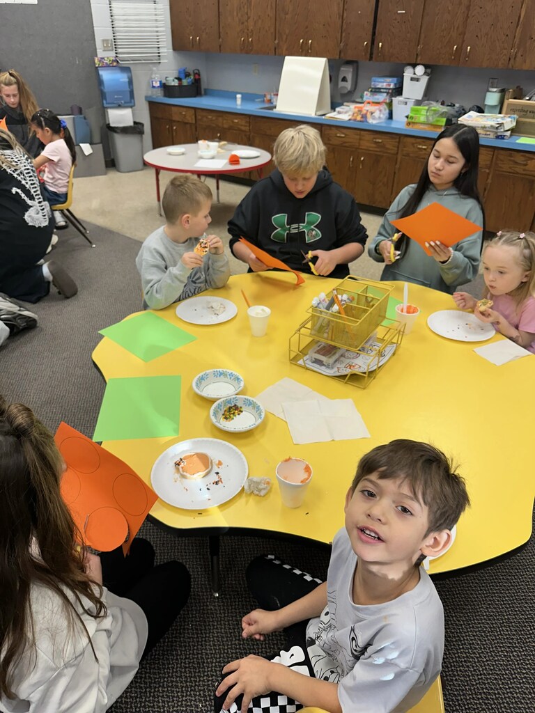 kids making pumpkins