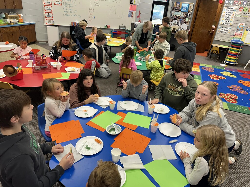 kids making pumpkins