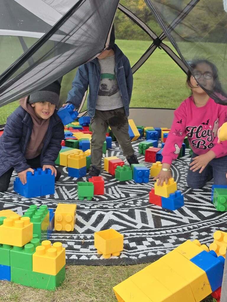 kids building