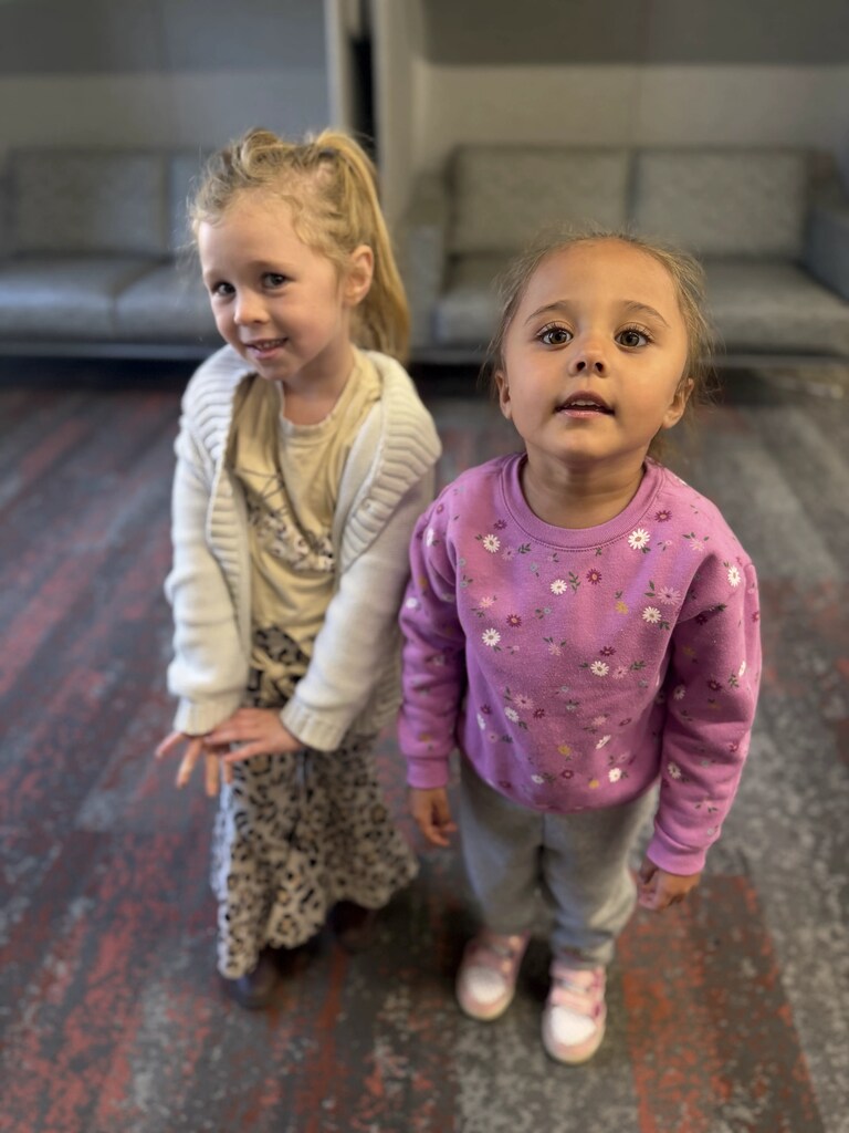 2 girls at the librar