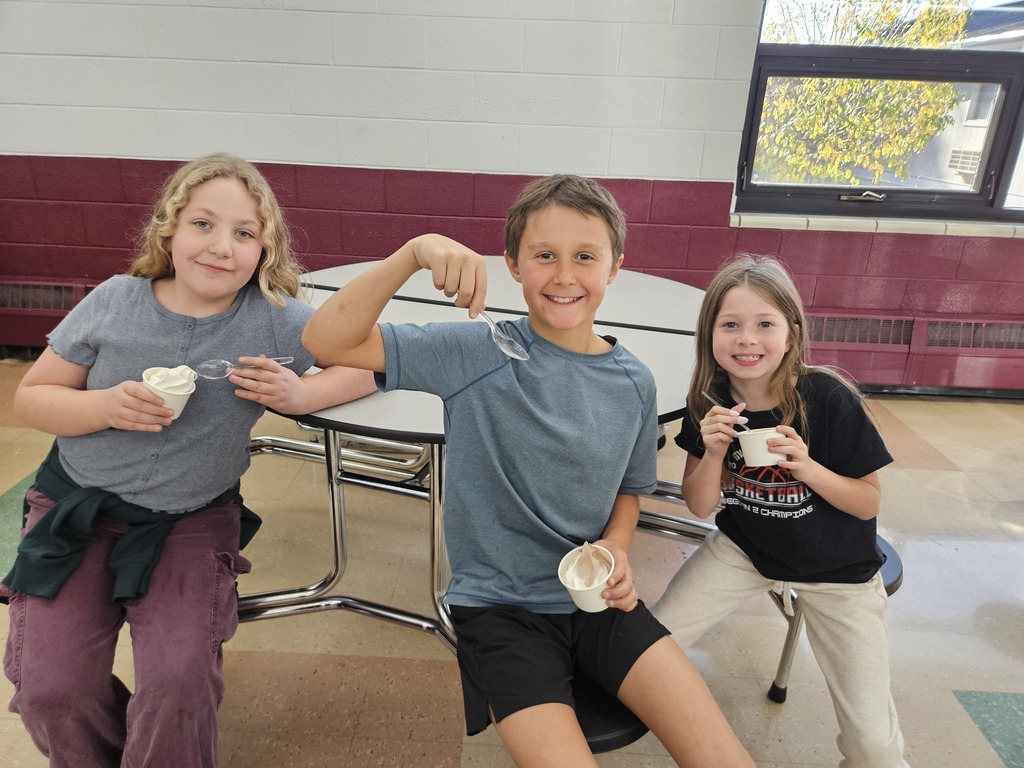 kids eating ice cream
