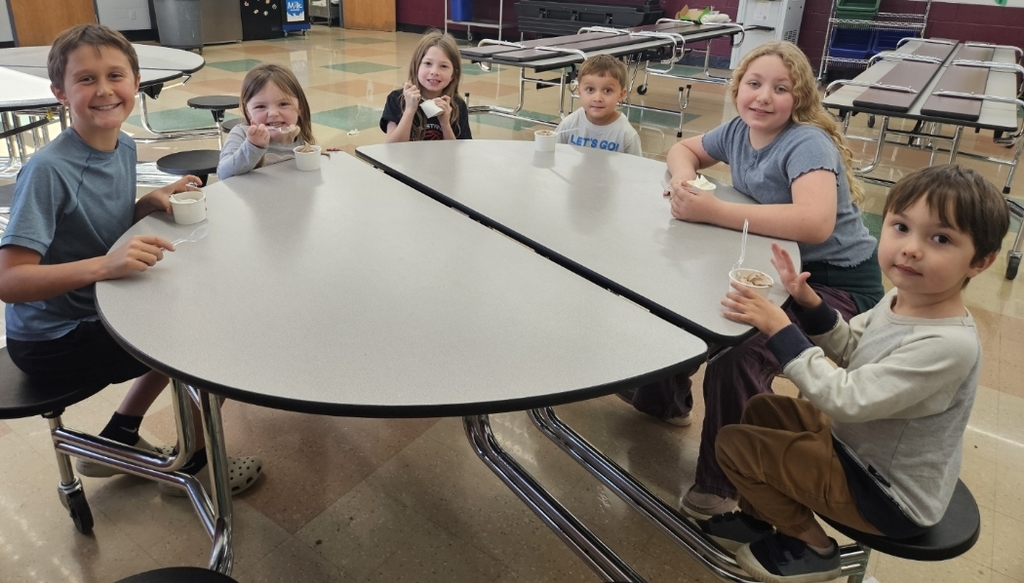 kids eating ice cream