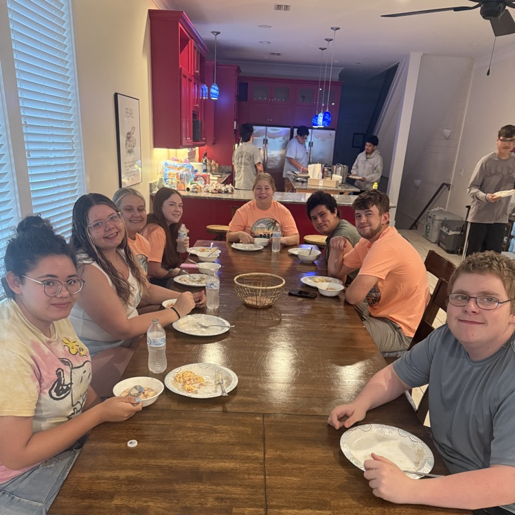 seniors eating breakfast 