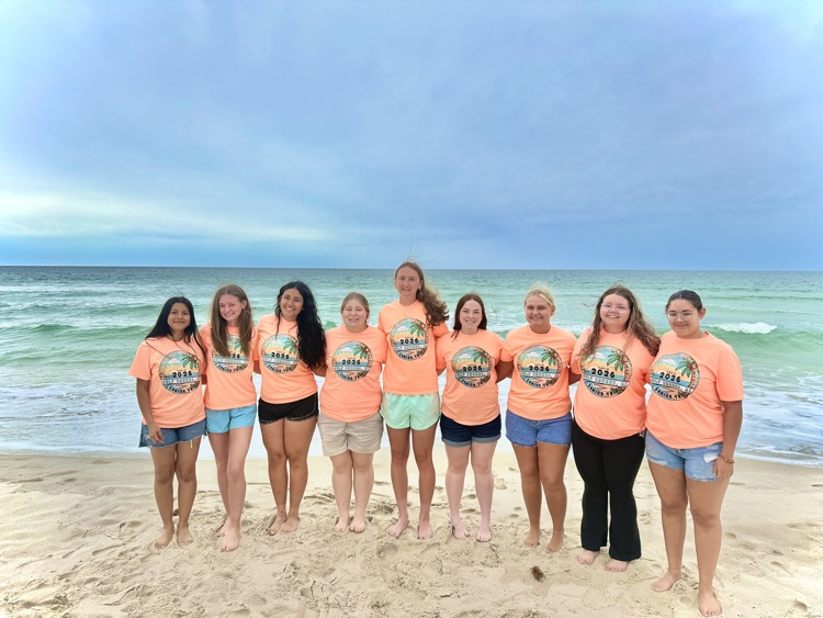 senior trip girls beach picture