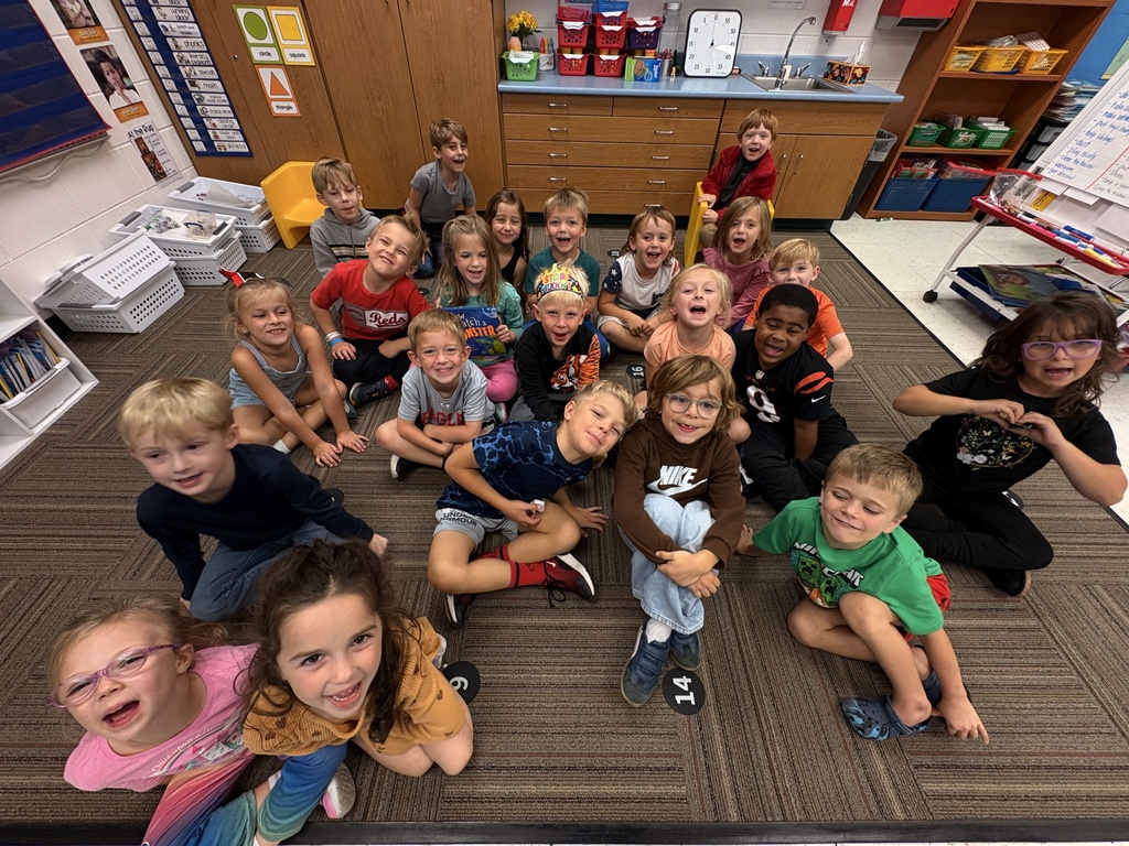 A group photo of a bunch of kindergarteners 