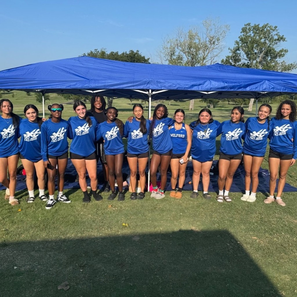 THANK YOU Greg & Tiffany! 🎉 Our Lady Bulldog XC team got to break in a brand new canopy today at the meet—and it’ll keep helping us all season long in Cross Country and Track! 💙🐾