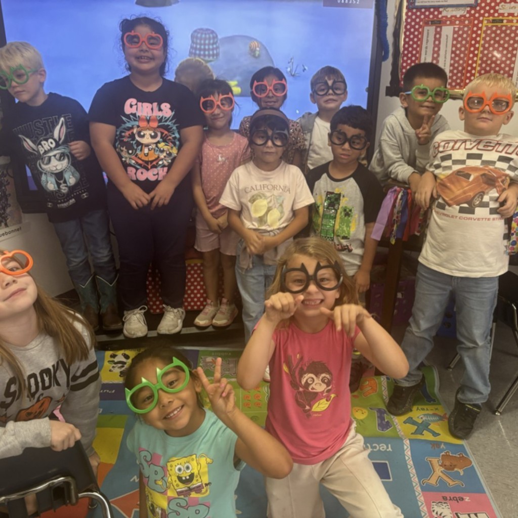 🎃✨ 1st Grade rocked their very FIRST Spelling Test! 🐾💙
To celebrate, we put on our Halloween glasses and showed off our spooky-smart smiles! 👓👻
#MilfordBulldogs #TheBulldogWay #SpellingStars #BulldogPride