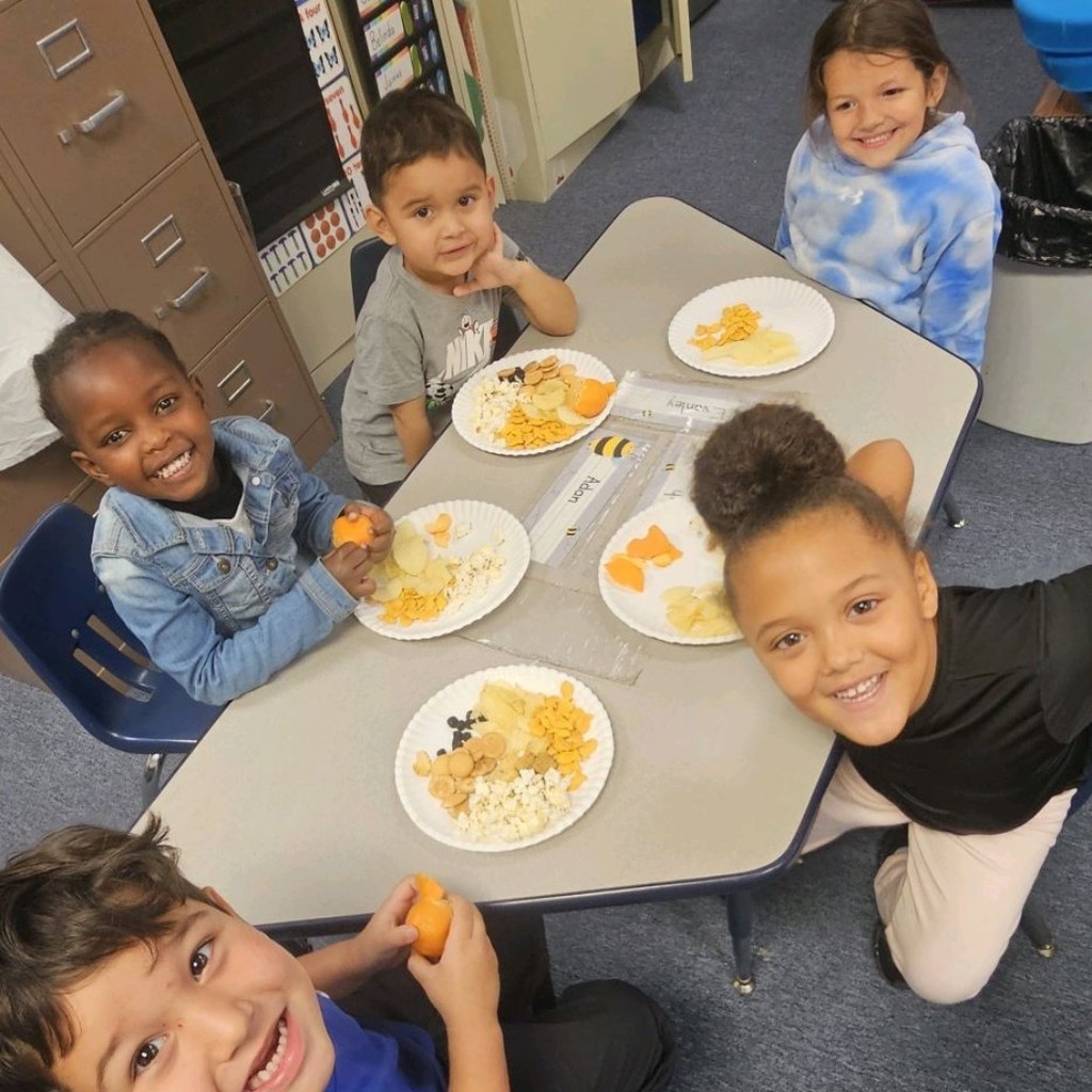 Our Pre-K Bulldogs had their very own Plymouth Potluck today! 🦃📚
After learning about the very first Thanksgiving celebration and the foods shared at that historic feast, our littles got to enjoy some fun “symbolic snacks” of their own:

✨ Goldfish to represent the fish eaten
✨ Dried berries to represent wild fruits
✨ Ruffles to represent mashed potatoes
✨ Nilla Wafers to represent the desserts enjoyed
…along with plenty of other tasty treats!

It was the perfect blend of learning, history, and yummy fun for our tiniest Bulldogs! 💙🐾