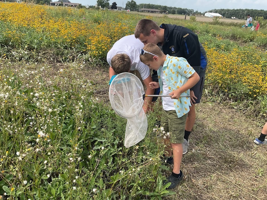 MC Ag Students teaching students about the prairies