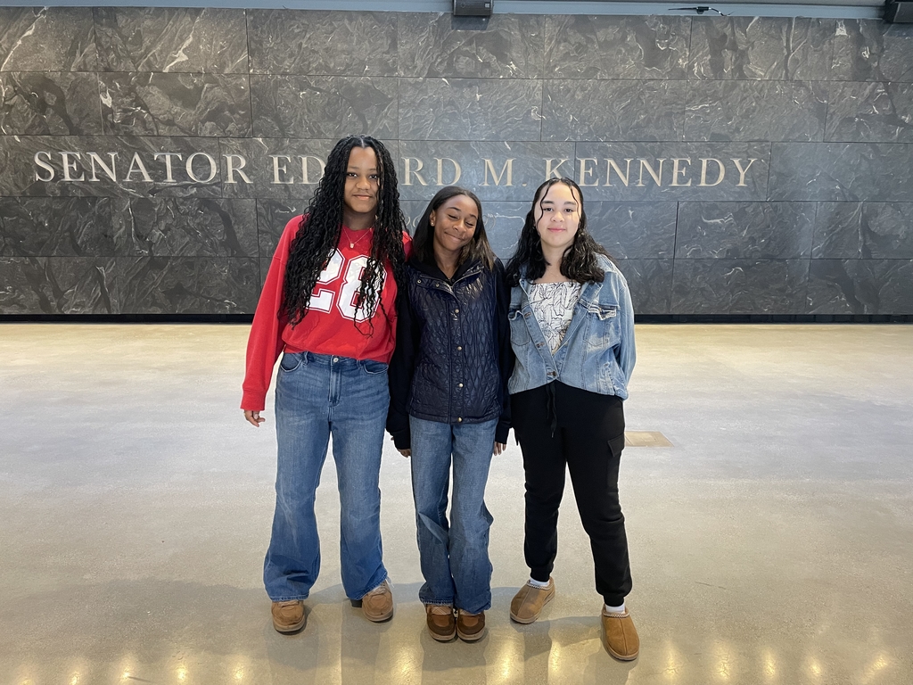 Pierce 8th grade visits the Kennedy Institute