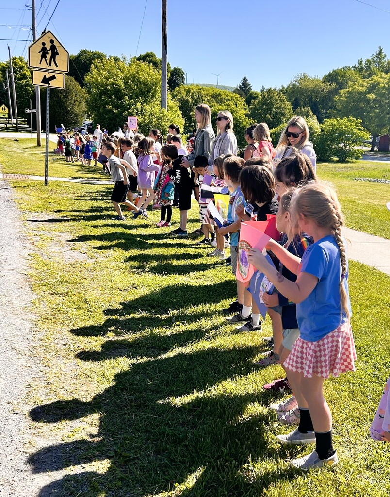 Students waiting for the runners.