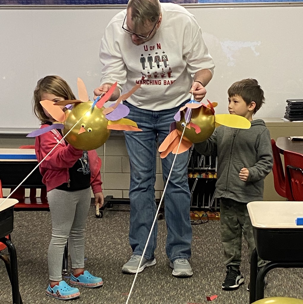 Kindergarteners racing turkeys