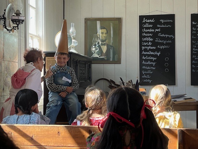 Minatare students at flower field trip back in time 4
