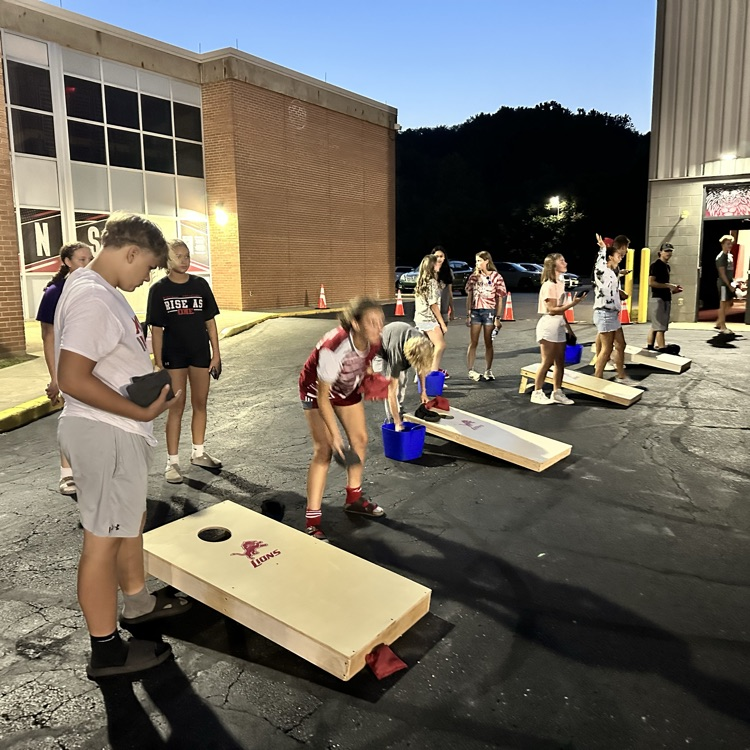 🦁 #MinervaPride – There’s No Place I’d Rather Be! 💛❤️  What an amazing student turnout for Futbol Friday and our Back to School Bash! 🎉⚽️ Food trucks, music, games, and tons of fun – the perfect way to kick off the school year!  Go Lions! 🐾 