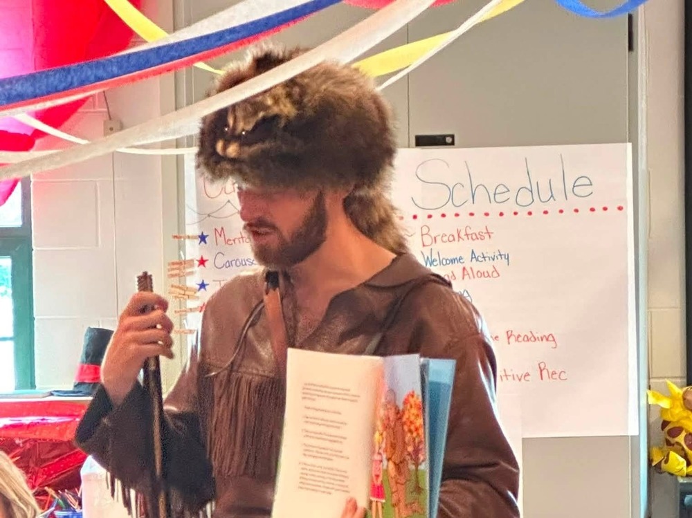 WVU Mountaineer at Energy Express Reading to students