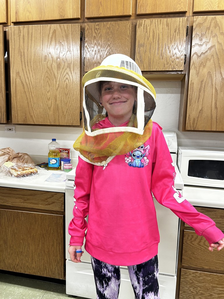 Extracting honey at east minico